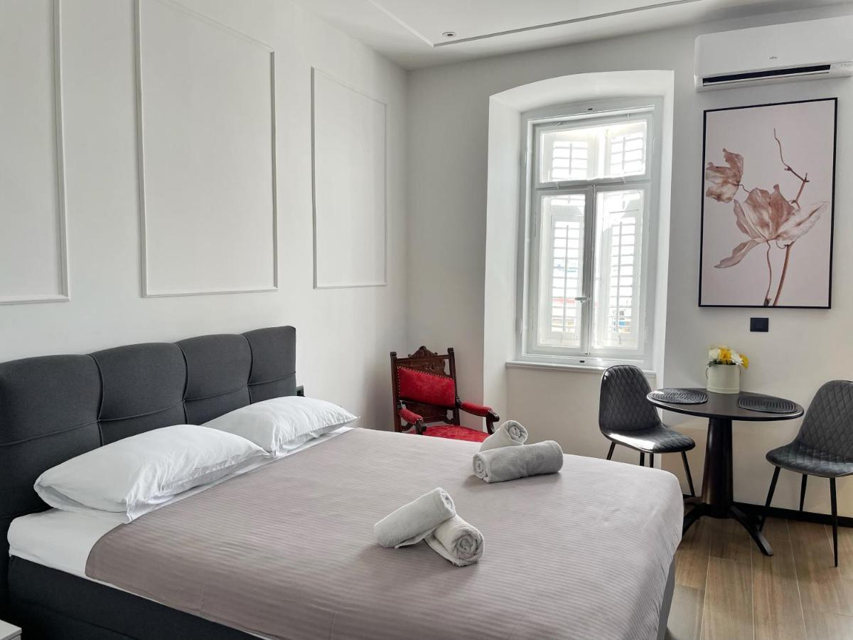 Navis City Apartments Пула Екстериор снимка